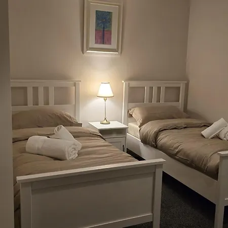 - 3 Bedroom Cosy - Sleeps Max 7 Dublin