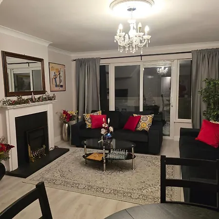 - 3 Bedroom Cosy - Sleeps Max 7 Dublin