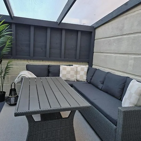 - 3 Bedroom Cosy - Sleeps Max 7 * Dublin