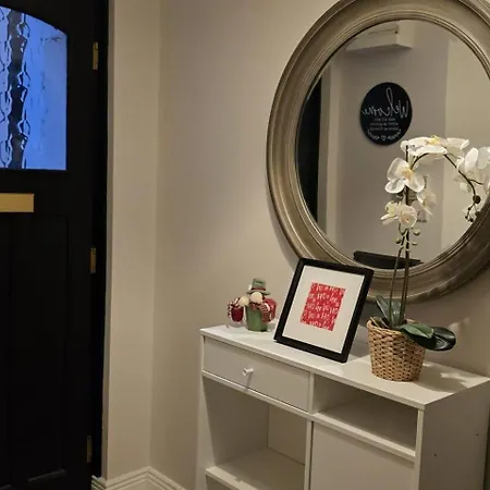 - 3 Bedroom Cosy - Sleeps Max 7 * Dublin