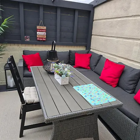 - 3 Bedroom Cosy - Sleeps Max 7 Dublin