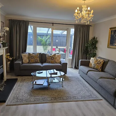 - 3 Bedroom Cosy - Sleeps Max 7 * Dublin