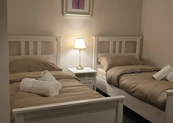- 3 Bedroom Cosy - Sleeps Max 7 Dublin