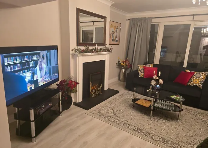 - 3 Bedroom Cosy - Sleeps Max 7 * Dublin