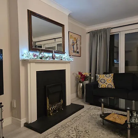 - 3 Bedroom Cosy - Sleeps Max 7 Nyaraló