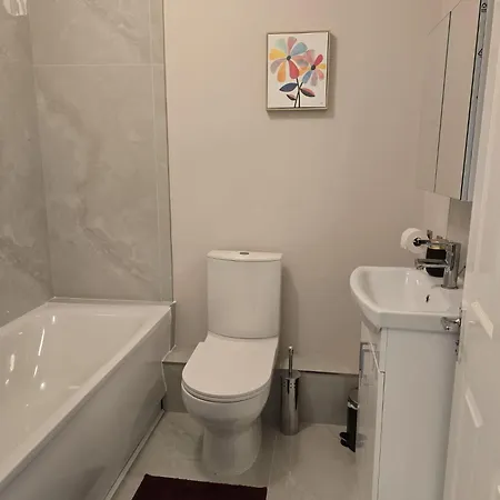 - 3 Bedroom Cosy - Sleeps Max 7 Dublin